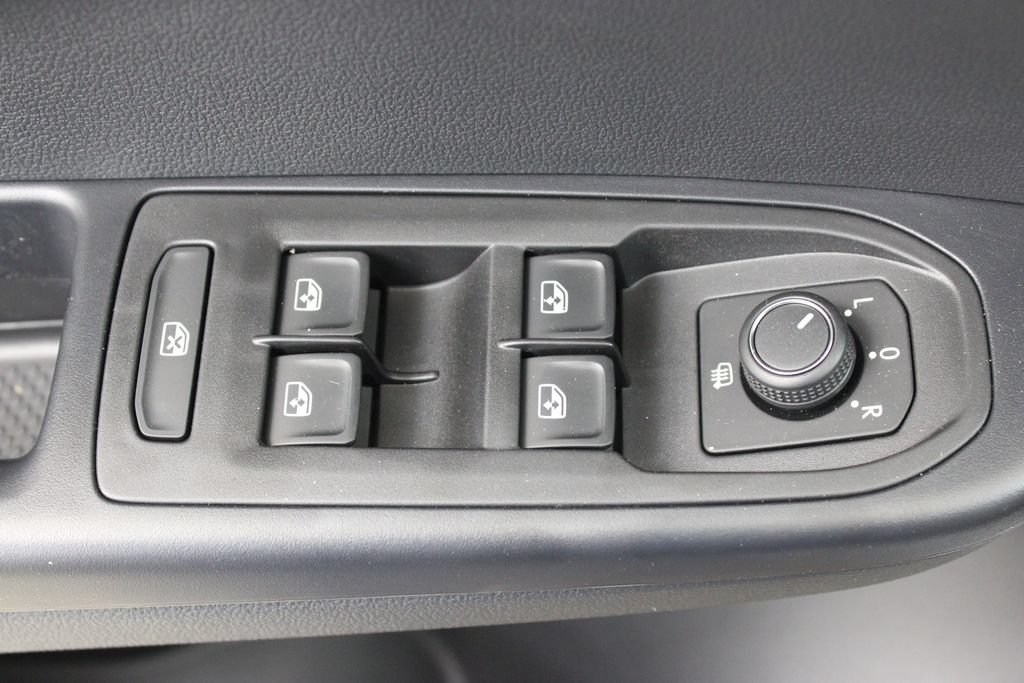 New 2026 Volkswagen Taos SE FWD image 16
