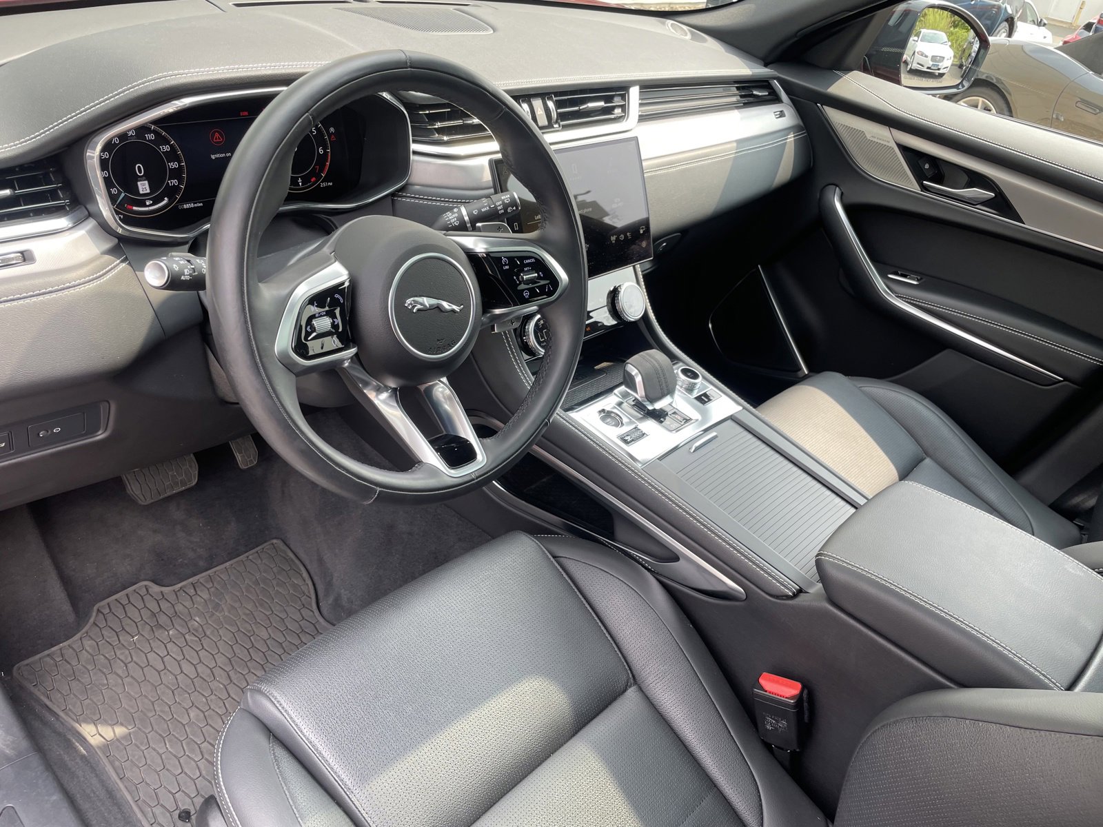 Certified 2024 Jaguar F-PACE R-Dynamic S image 10