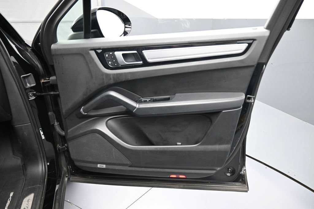 Certified 2023 Porsche Cayenne Platinum Edition AWD/4WD image 29