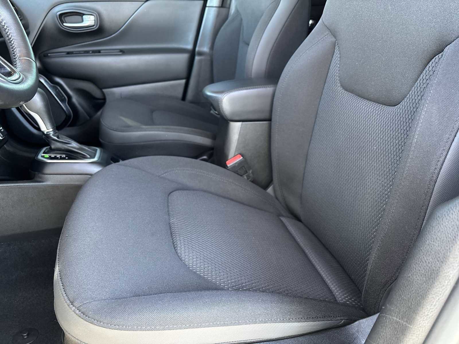 Used 2020 Jeep Renegade Altitude w/ UConnect 8.4 Nav Group image 15