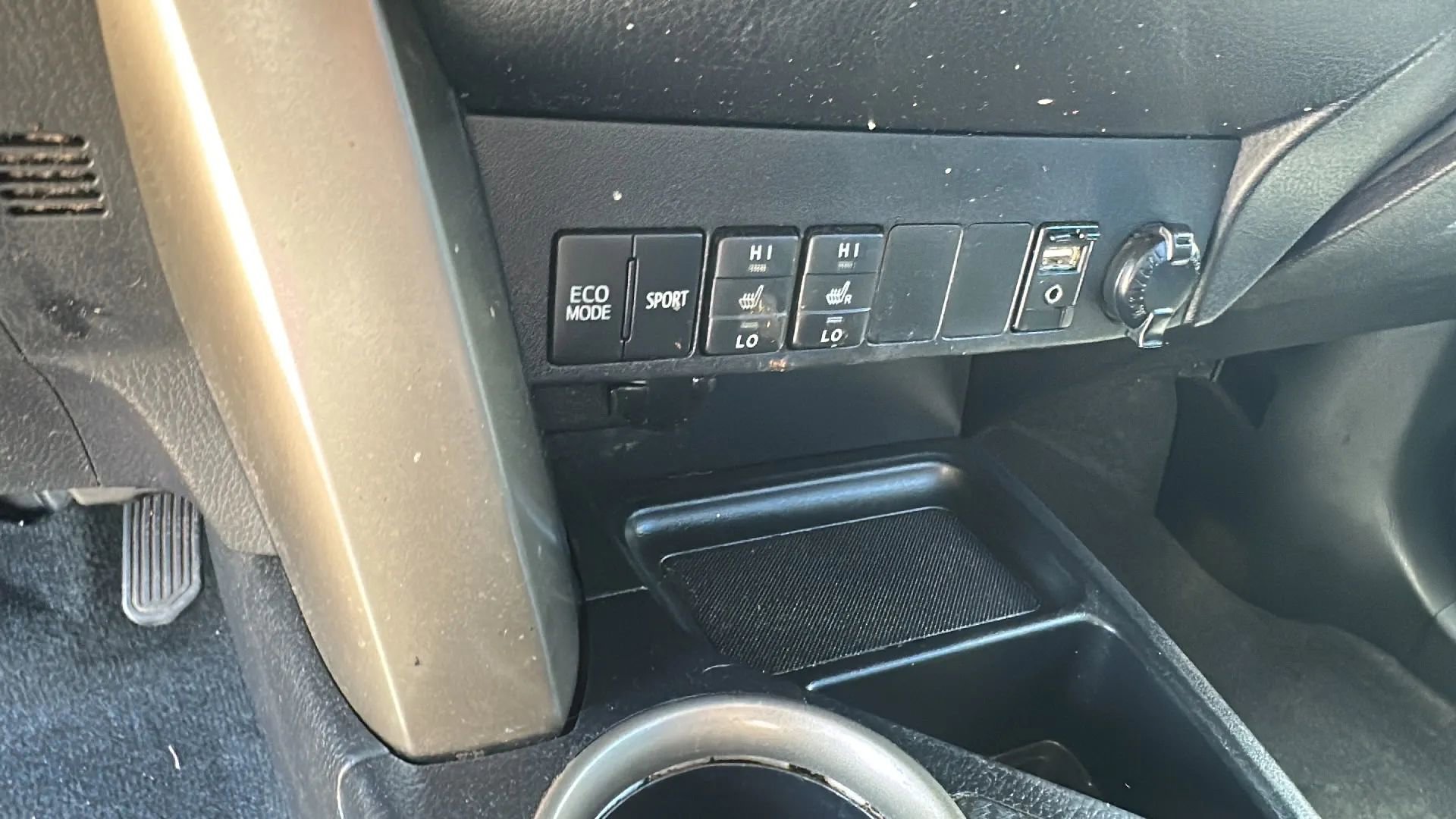 Used 2015 Toyota RAV4 Limited w/ Technology Package FWD image 22