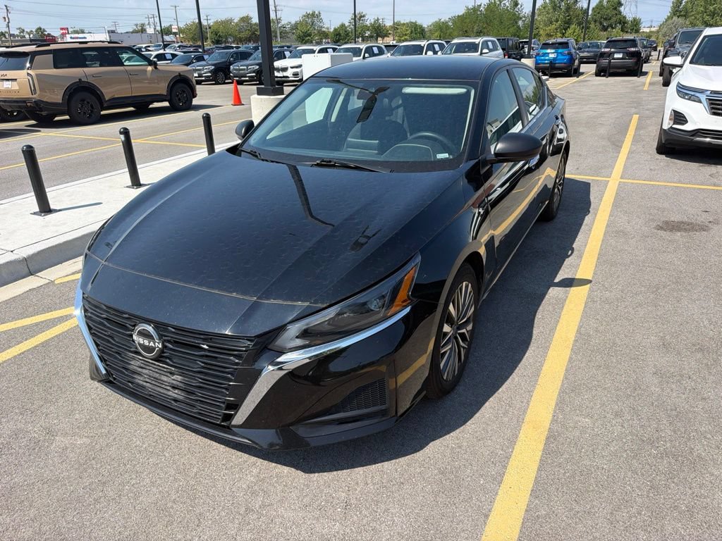 Used 2024 Nissan Altima 2.5 SV FWD image 3