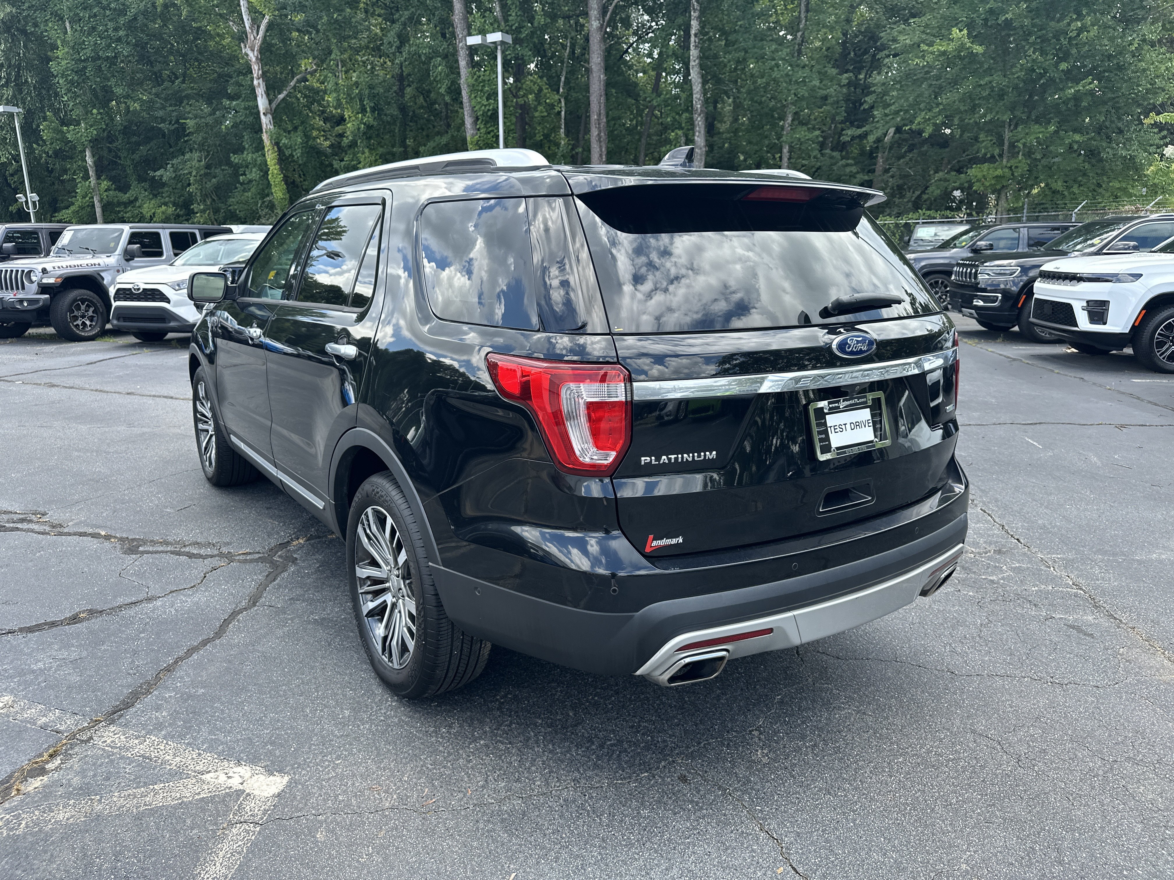Used 2017 Ford Explorer Platinum AWD/4WD image 7
