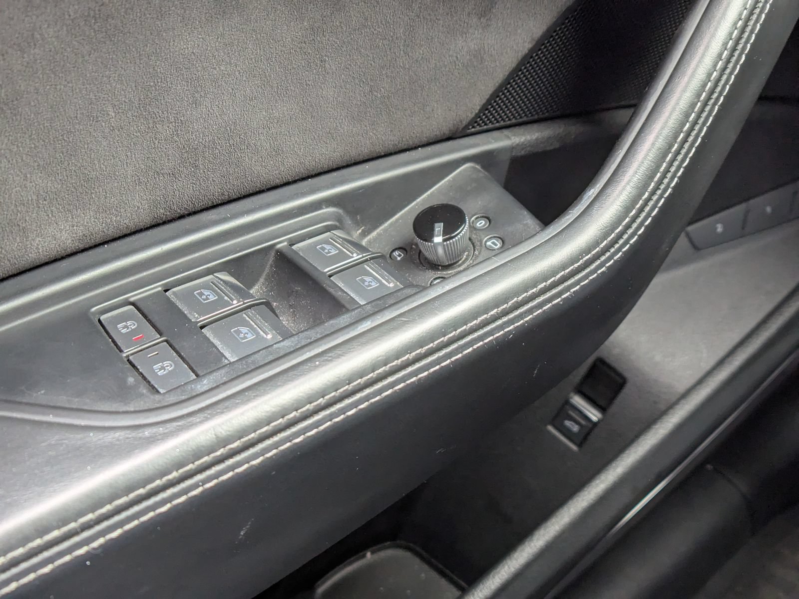 Used 2019 Audi e-tron Prestige w/ Prestige Package AWD/4WD image 30