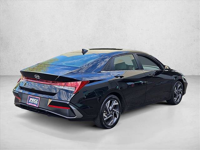 Used 2025 Hyundai Elantra SEL FWD image 5