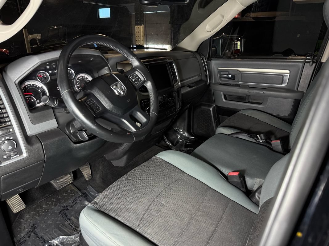 Used 2014 RAM 1500 Classic SLT w/ Luxury Group AWD/4WD image 10