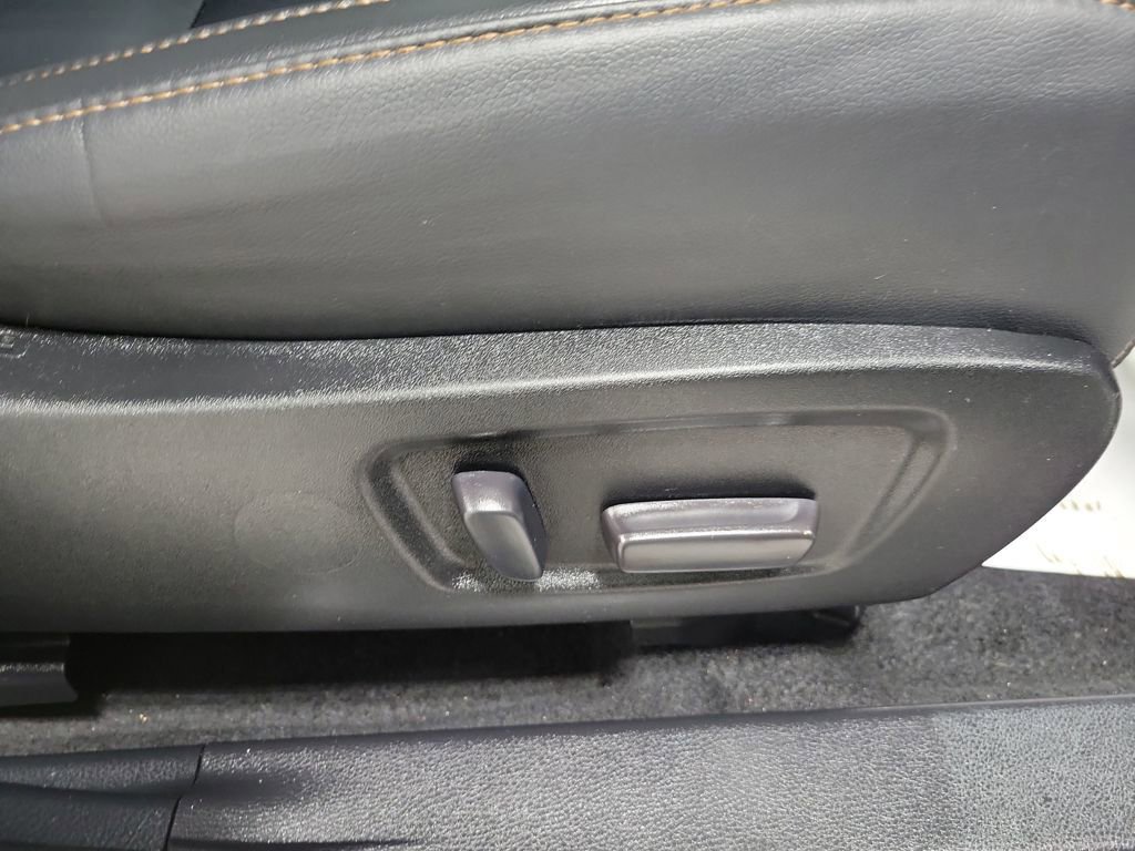 Used 2019 Toyota Highlander XLE image 19