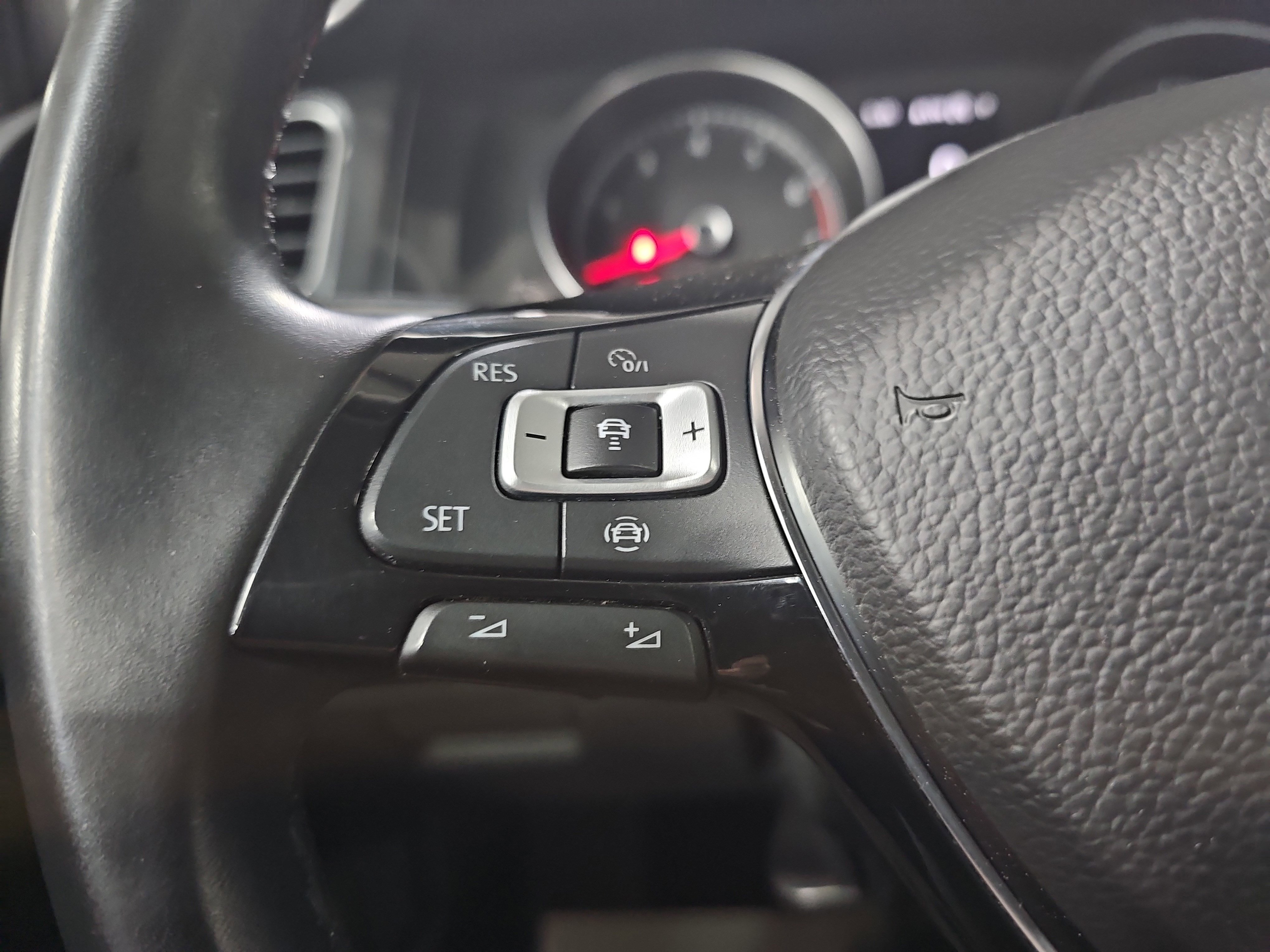 Used 2019 Volkswagen Golf SE FWD image 17