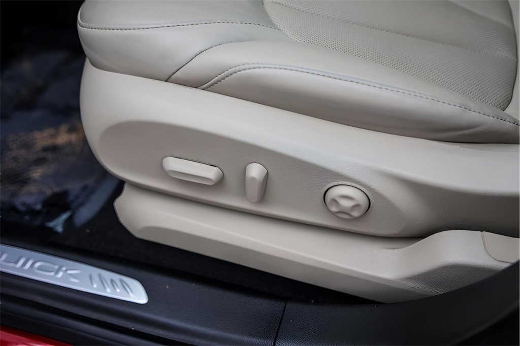 Used 2020 Buick Envision Essence w/ Experience Buick Package image 11