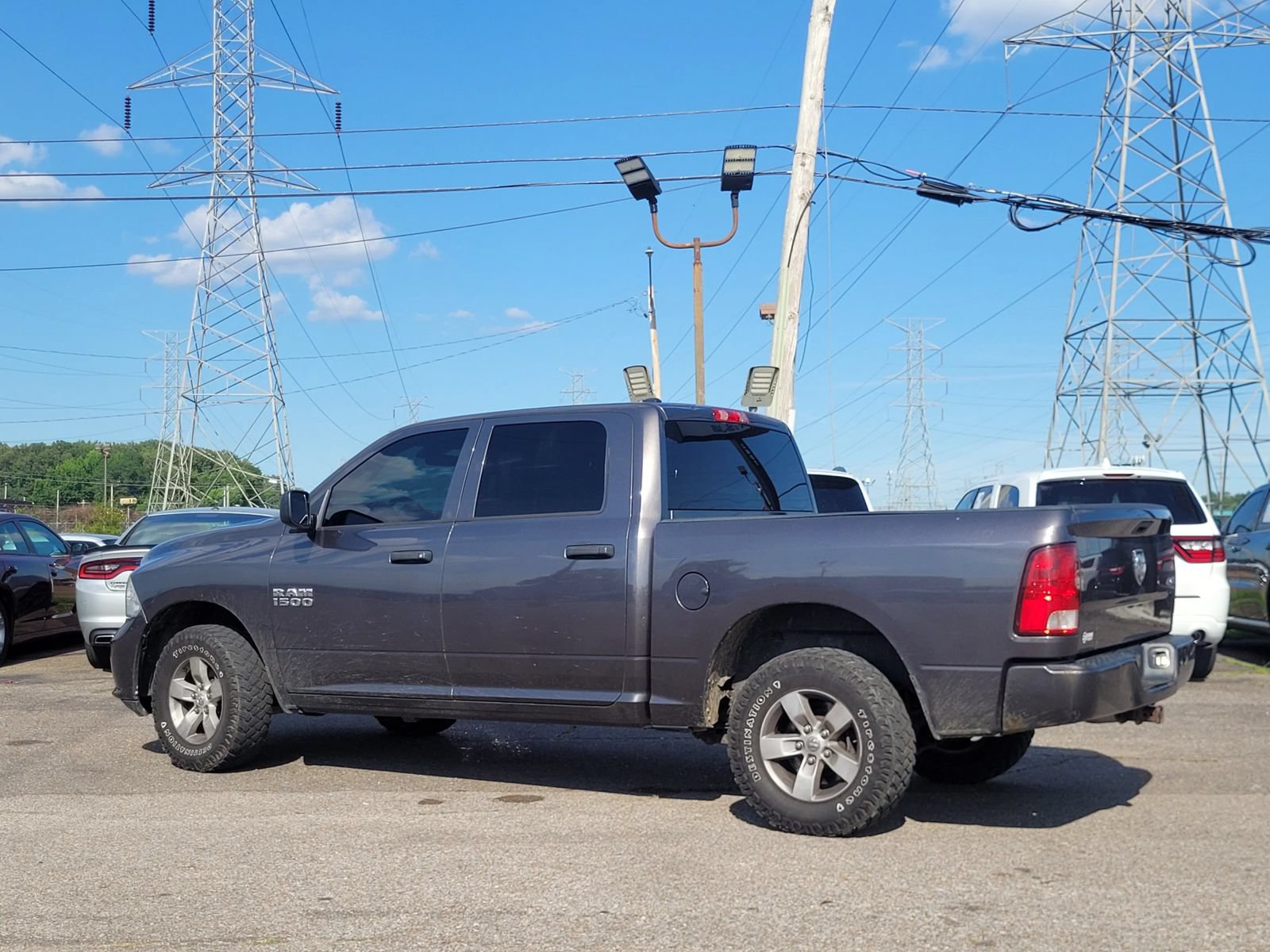 Used 2017 RAM 1500 Express AWD/4WD image 11