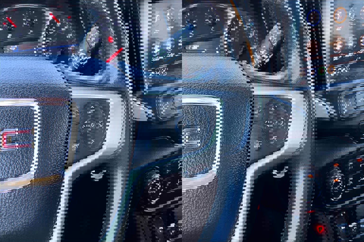 Used 2021 GMC Terrain SLE image 25