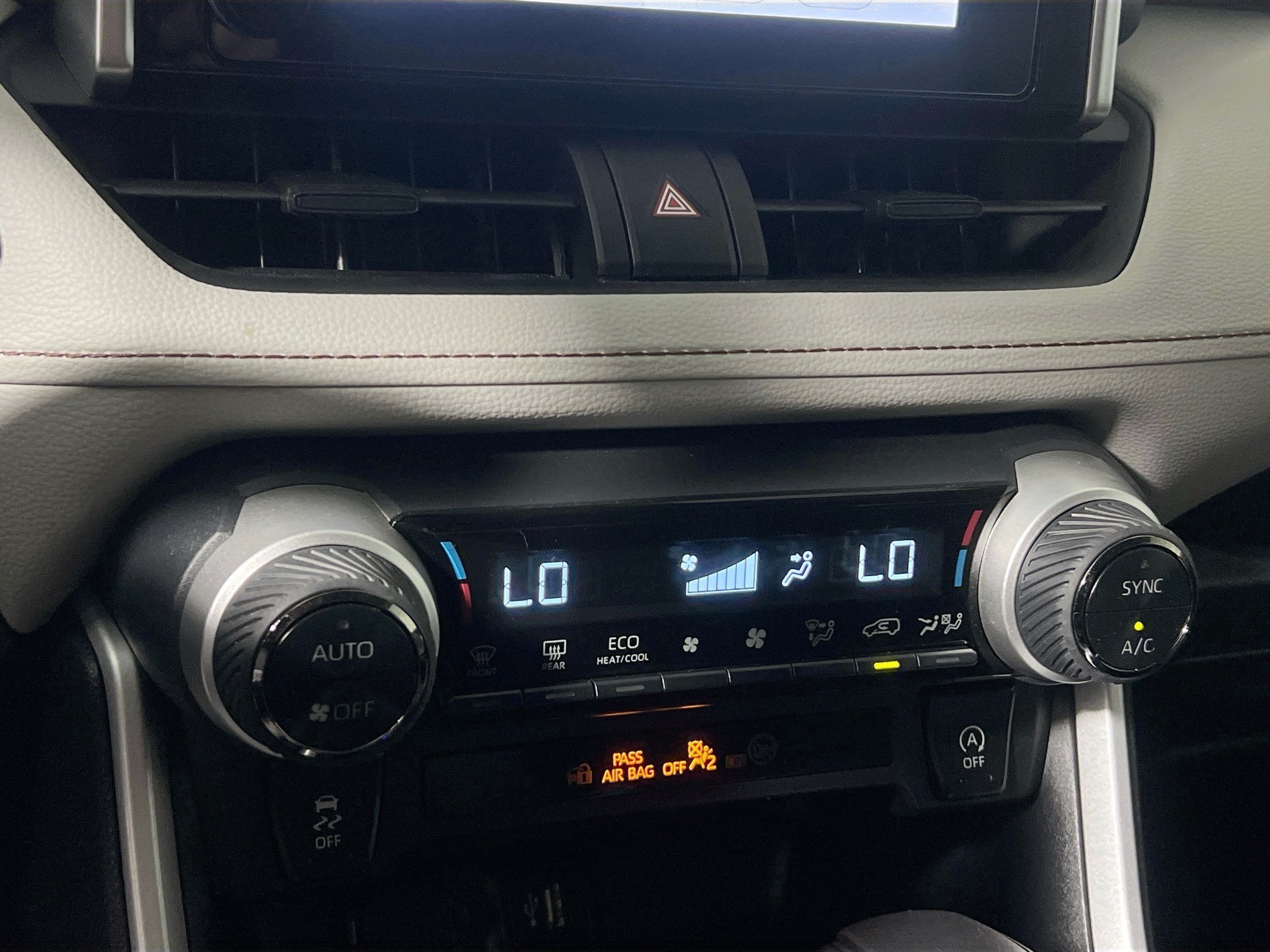 Used 2025 Toyota RAV4 XLE FWD image 26