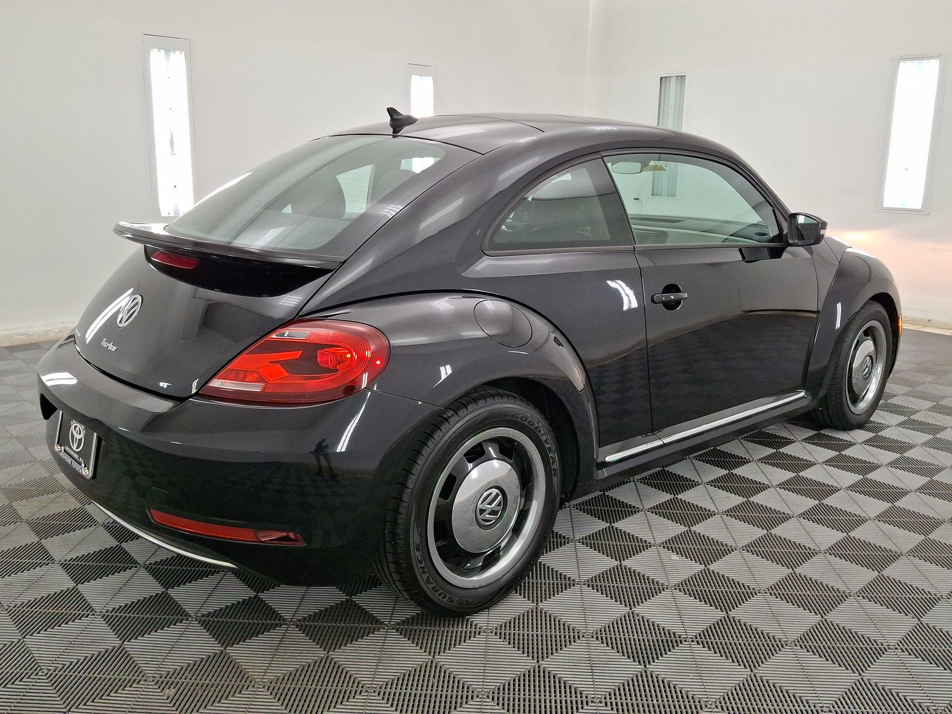 Used 2018 Volkswagen Beetle 2.0T Coast FWD image 25
