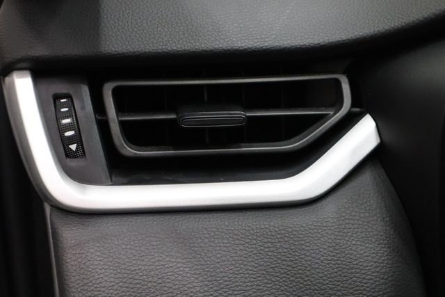 Used 2022 Toyota RAV4 XLE AWD/4WD image 17