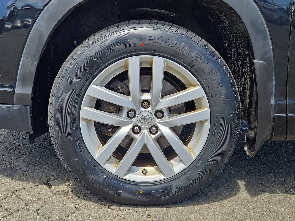 Used 2014 Toyota Highlander LE AWD/4WD image 9