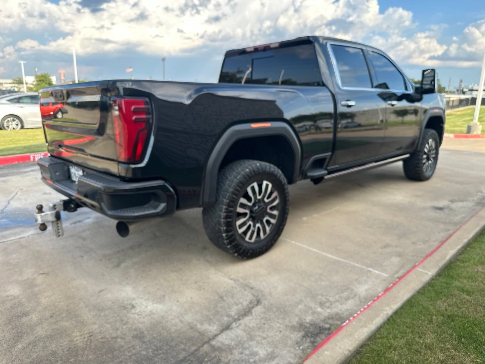 Used 2024 GMC Sierra 2500 Denali Ultimate AWD/4WD image 4