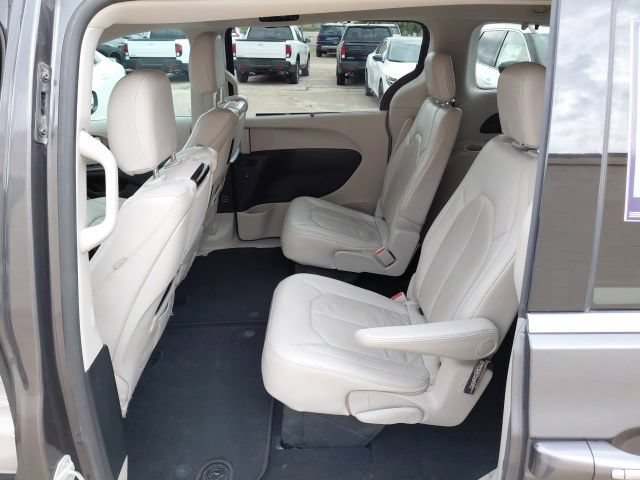 Used 2019 Chrysler Pacifica Touring-L Plus FWD image 25
