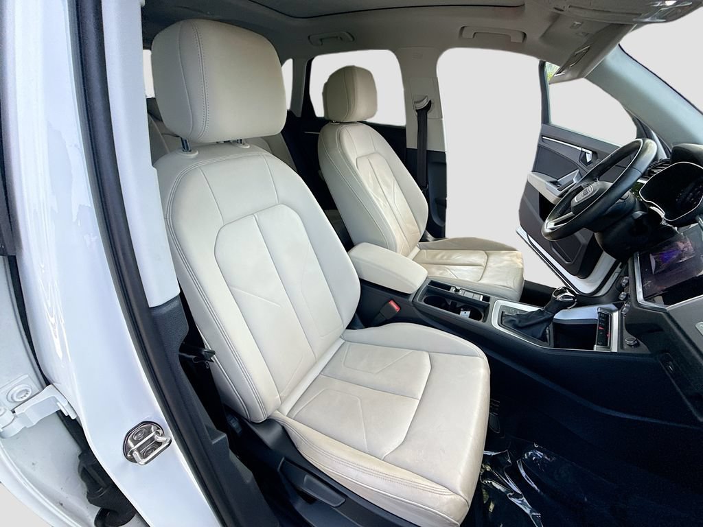 Used 2020 Audi Q3 2.0T Premium w/ Convenience Package AWD/4WD image 29