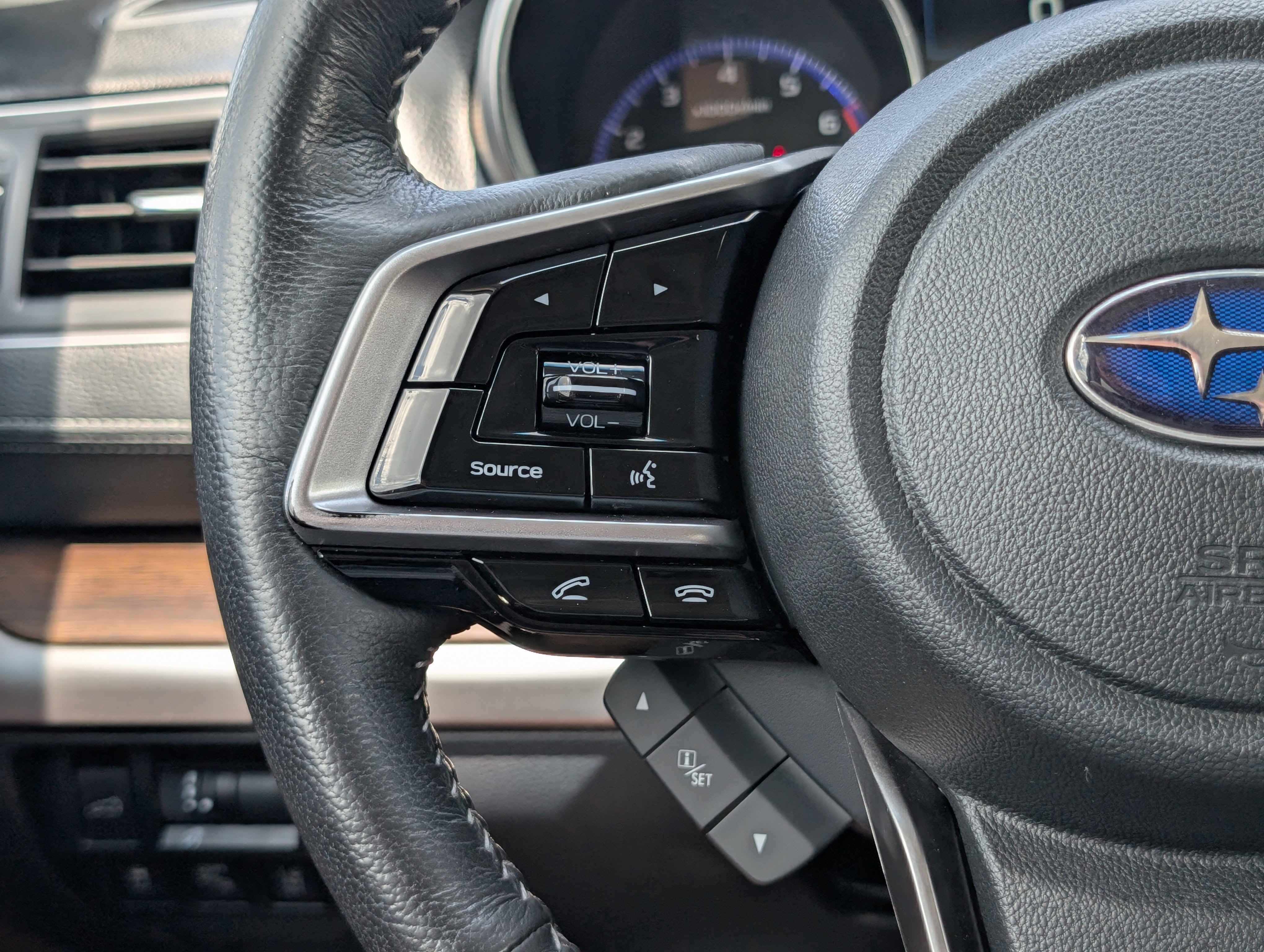 Used 2019 Subaru Outback 2.5i Touring AWD/4WD image 14