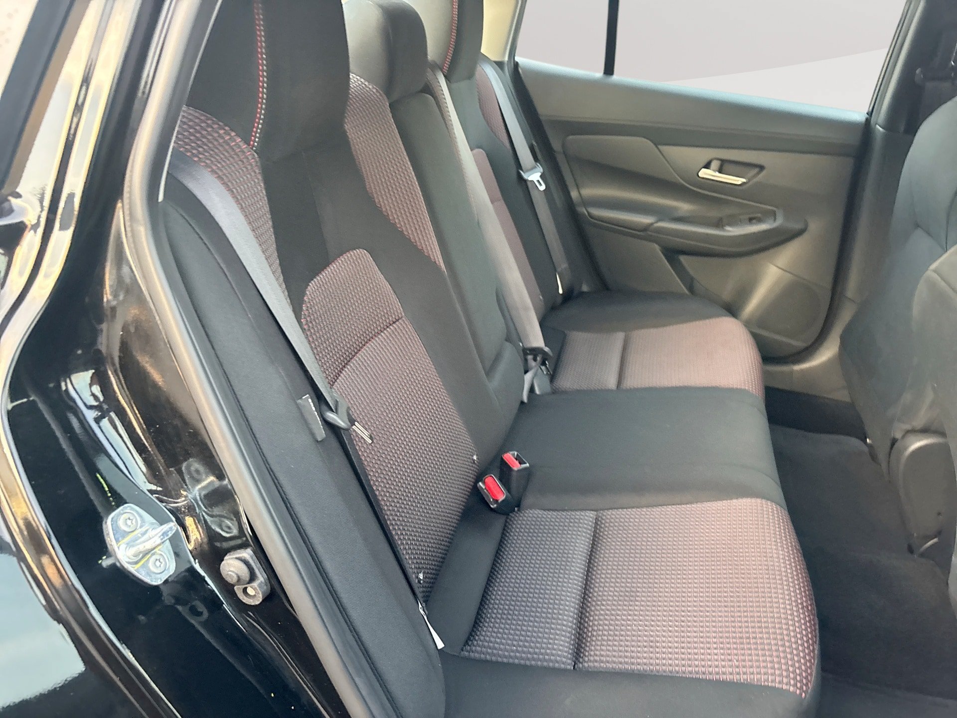 Used 2026 Nissan Sentra SR w/ Floor Mat Package FWD image 25