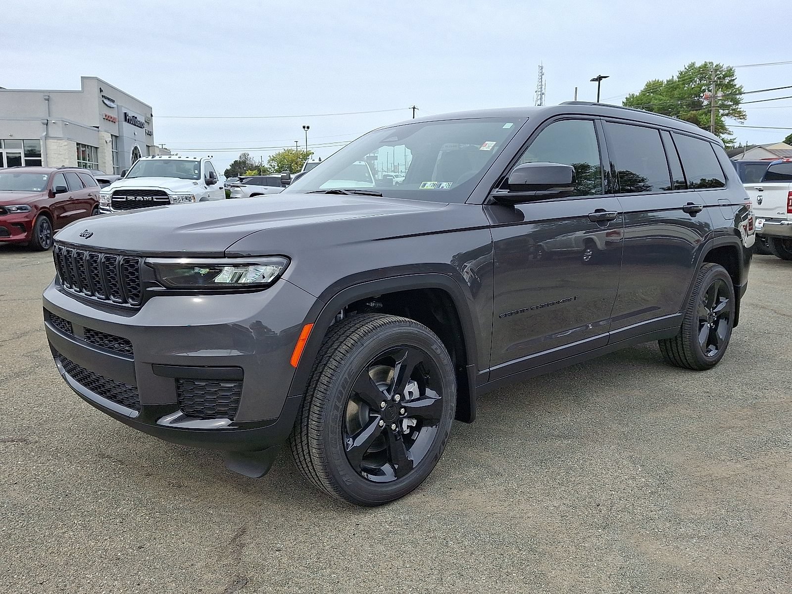 New 2025 Jeep Grand Cherokee L Altitude AWD/4WD image 2