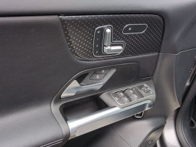 New 2026 Mercedes-Benz GLB 250 4MATIC image 17