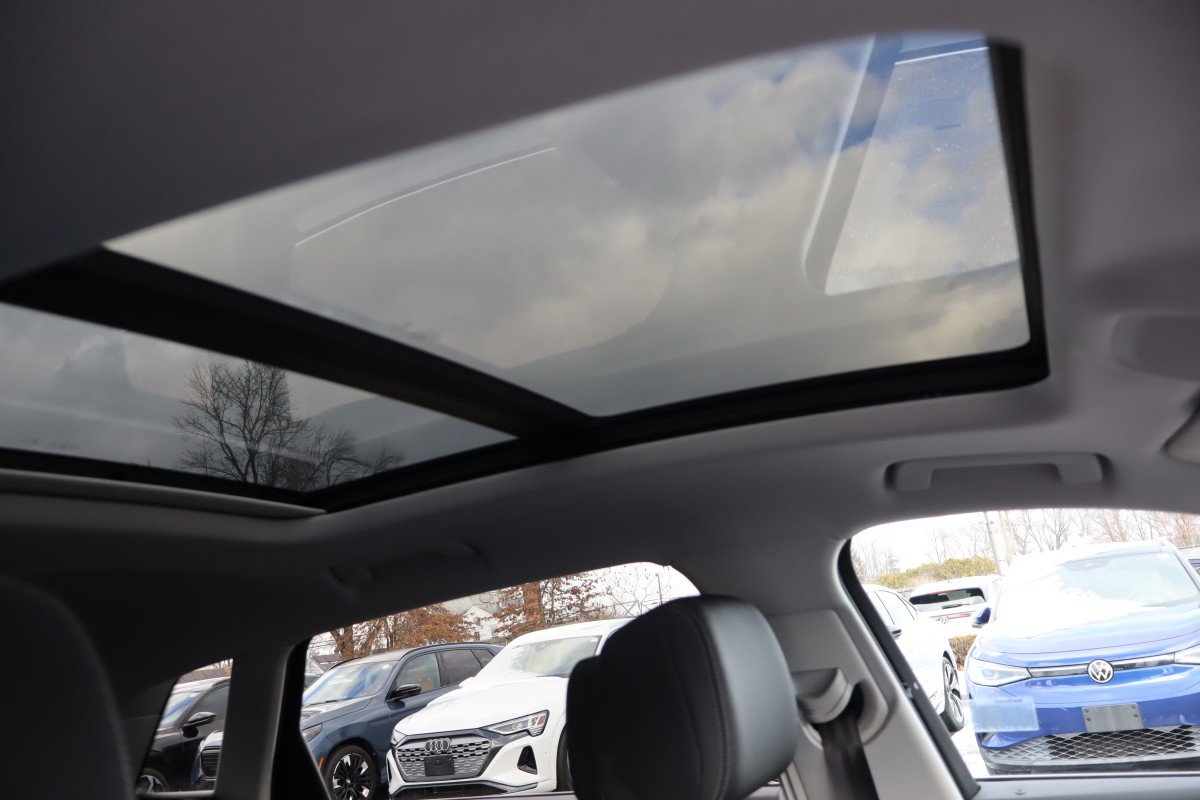 Used 2021 Audi e-tron Premium image 14