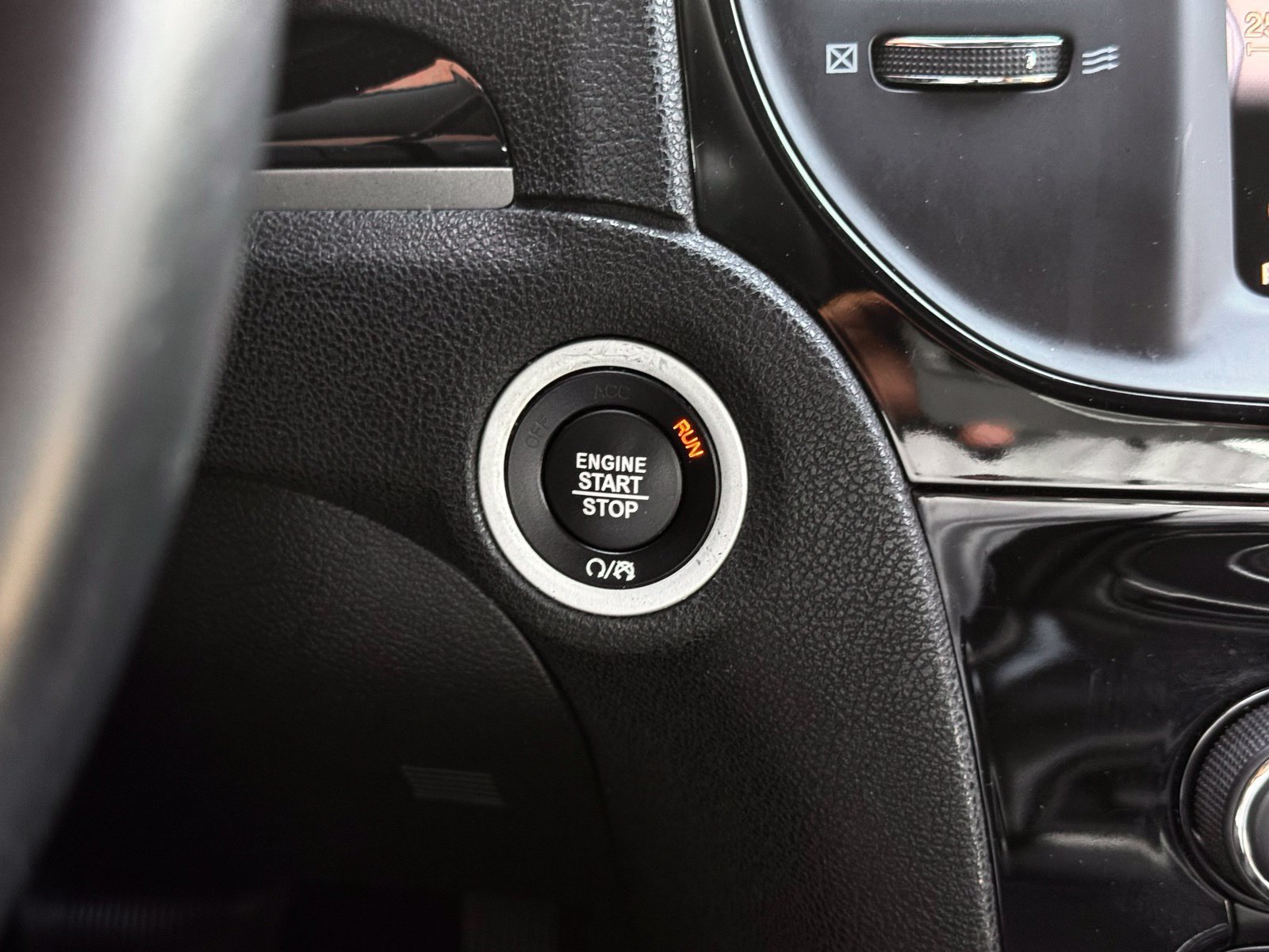 Used 2016 Chrysler 300 S RWD image 37