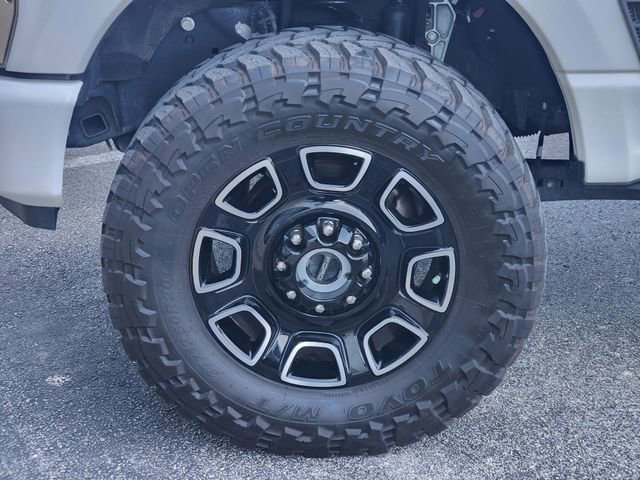 Used 2025 Ford F250 Platinum w/ FX4 Off-Road Package image 8