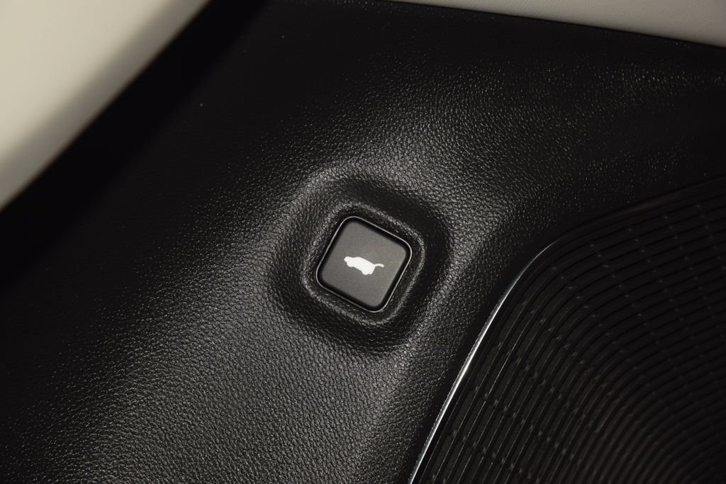 Used 2022 Acura MDX w/ Technology Package AWD/4WD image 46