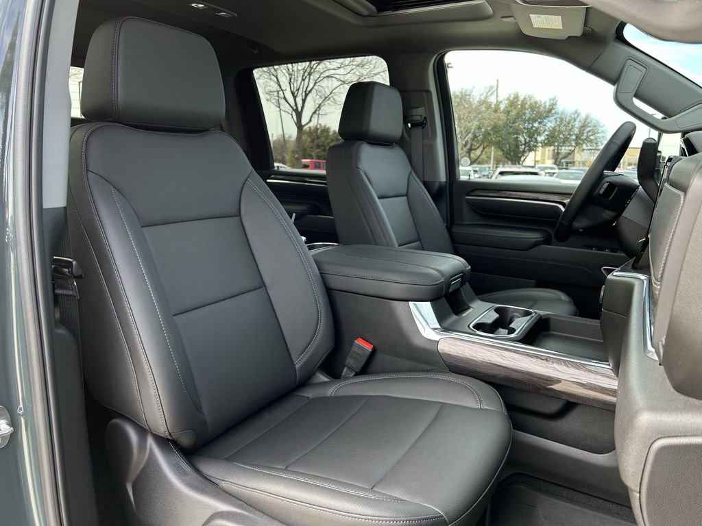 Used 2025 Chevrolet Silverado 2500 LTZ w/ LTZ Convenience Package image 33