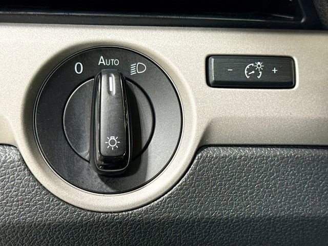 Used 2021 Volkswagen Passat 2.0T SE image 12