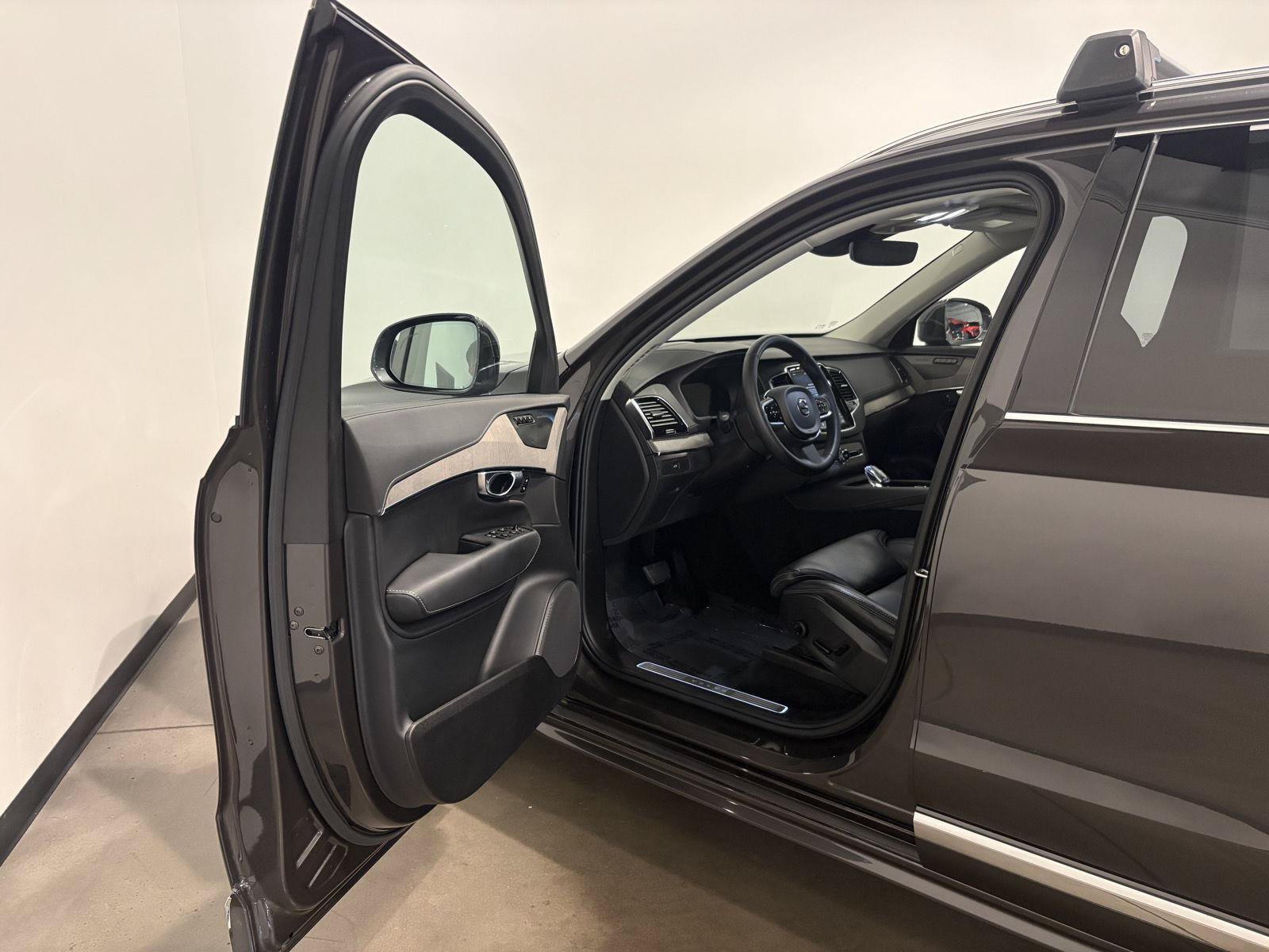 Used 2023 Volvo XC90 B6 Ultimate AWD/4WD image 10
