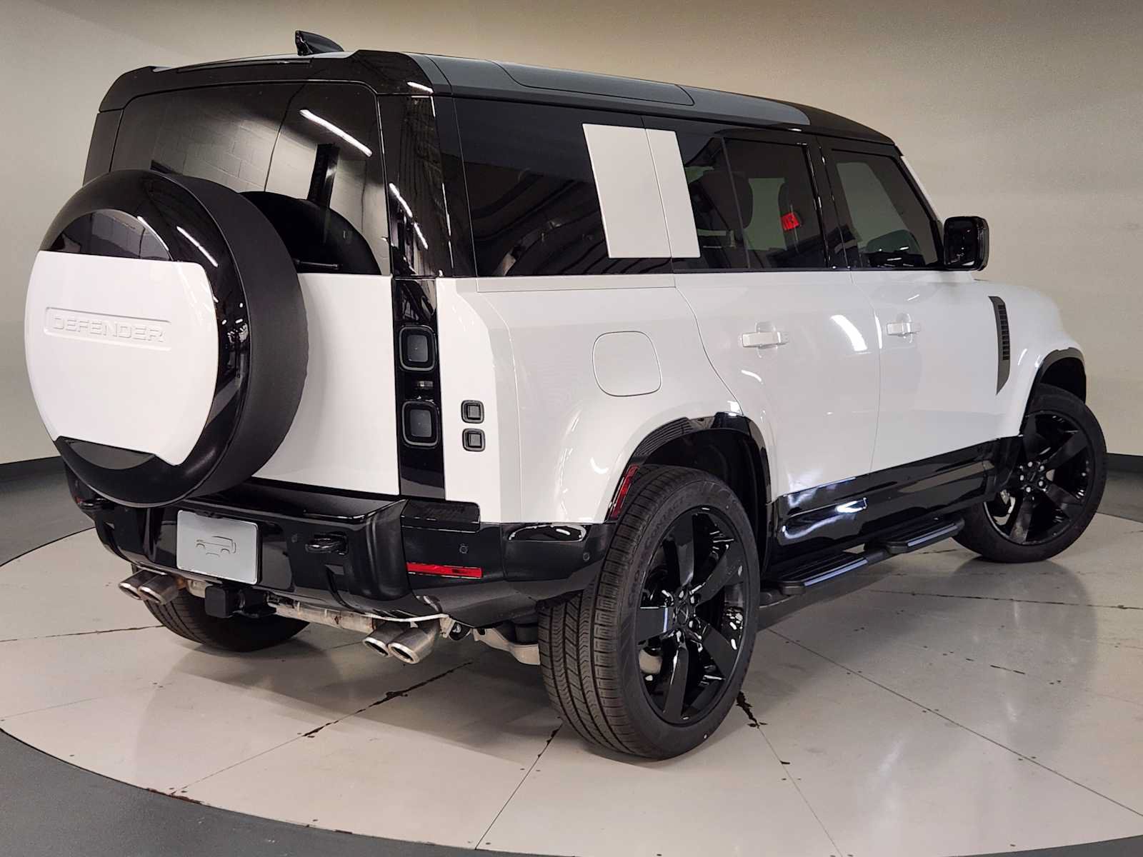 New 2026 Land Rover Defender 110 V8 AWD/4WD image 3