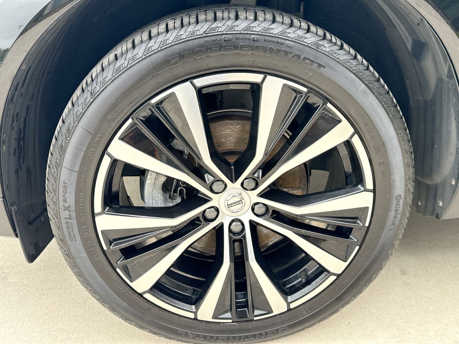 Certified 2024 Volvo XC60 B5 Plus w/ Protection Package Premier AWD/4WD image 12
