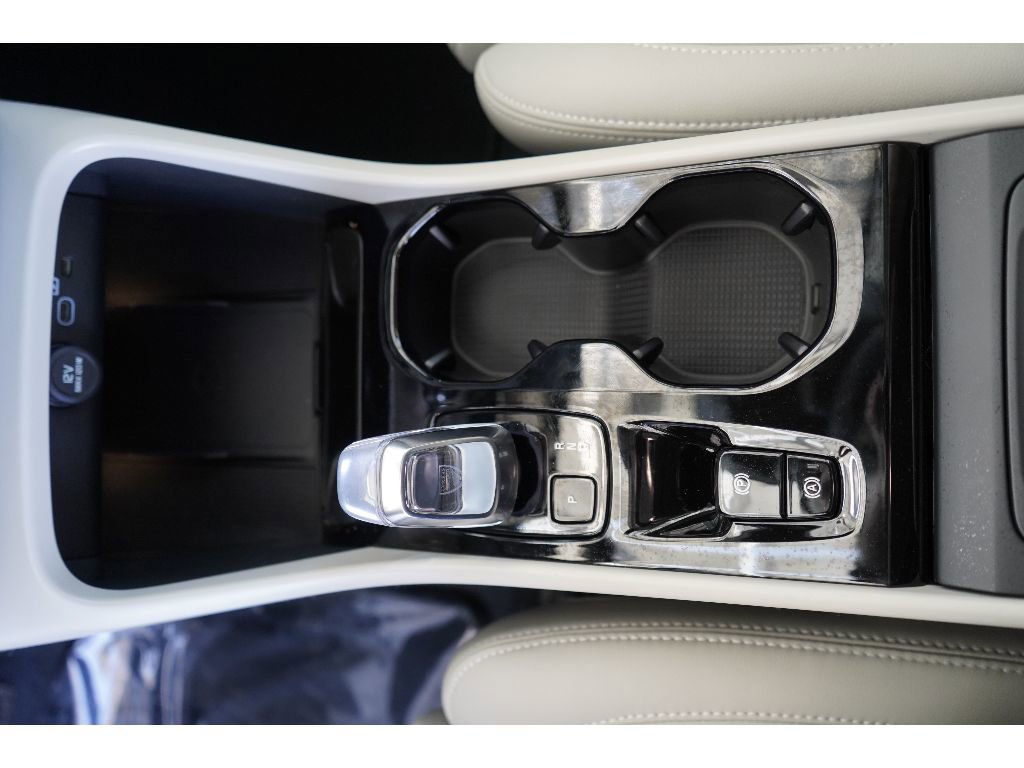 New 2026 Volvo XC40 B5 Ultra w/ Climate Package image 16