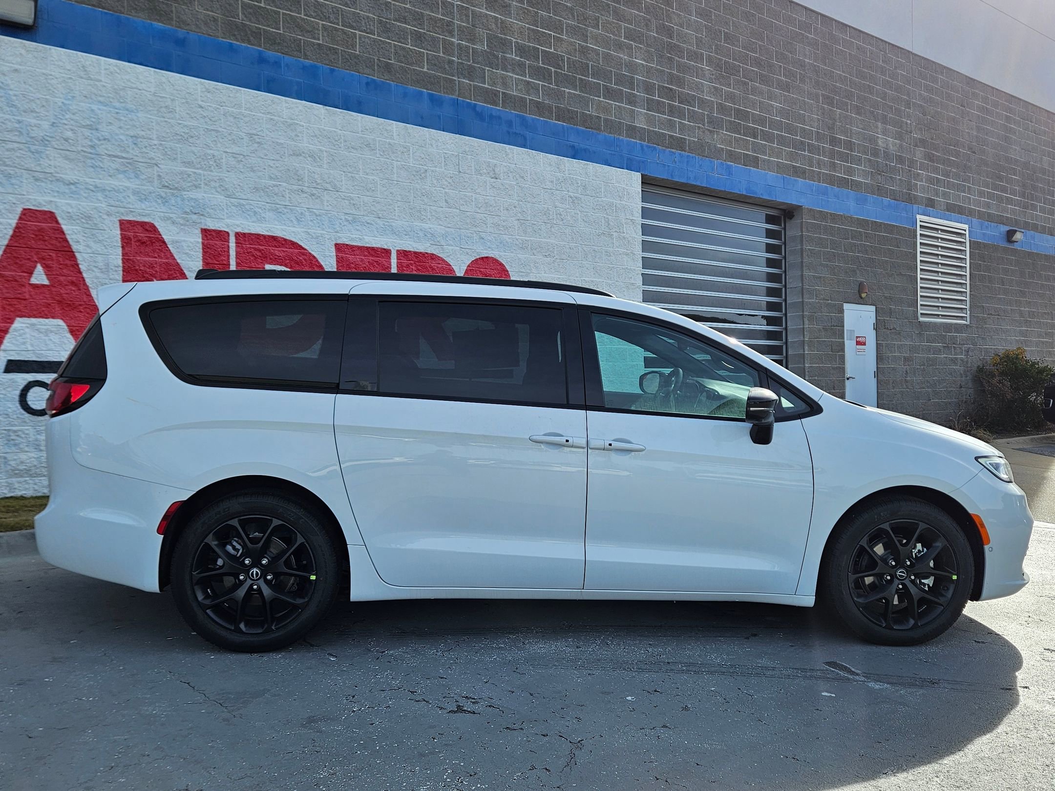 New 2026 Chrysler Pacifica Select image 8