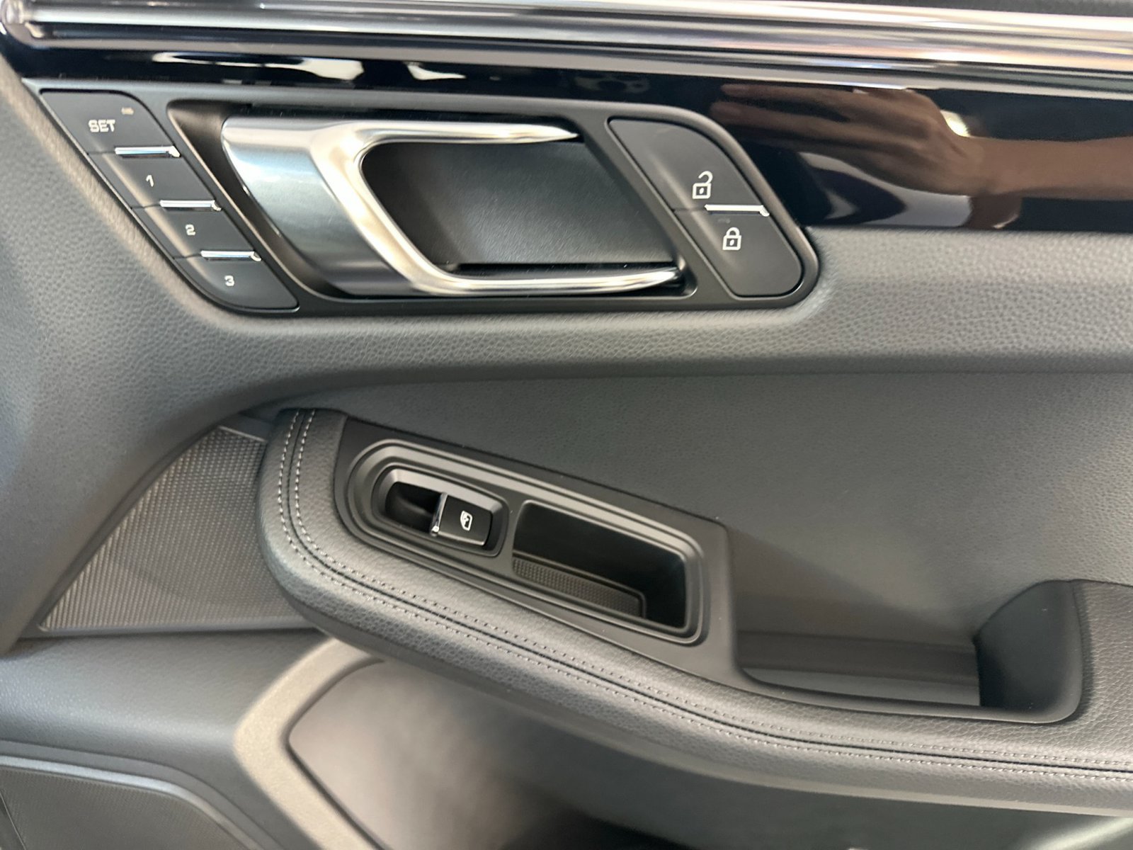 Certified 2026 Porsche Macan AWD/4WD image 20