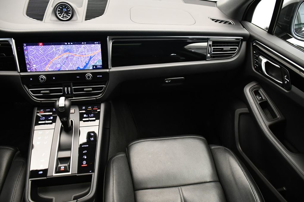 Used 2024 Porsche Macan S image 24