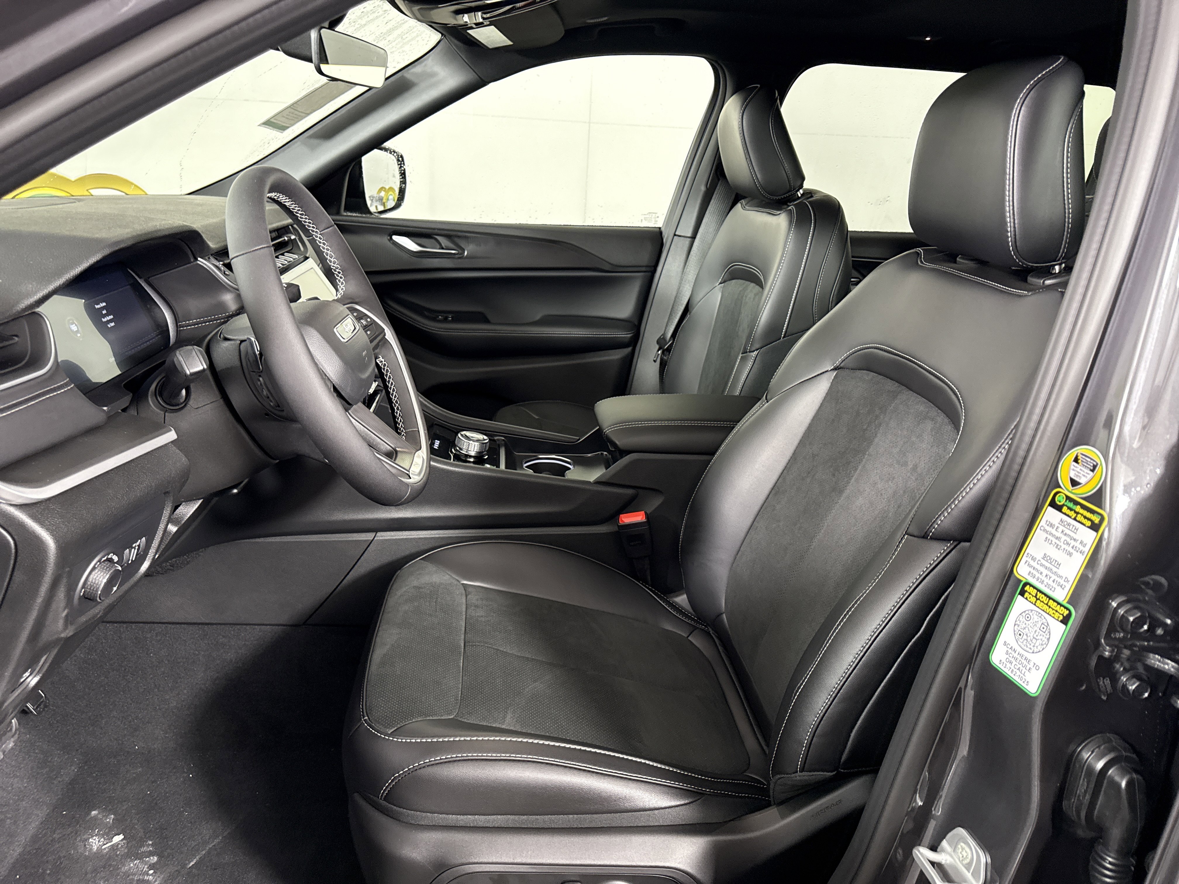 New 2025 Jeep Grand Cherokee L Altitude image 12