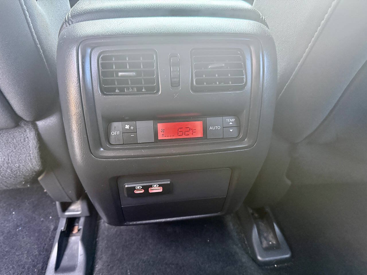Used 2019 Nissan Pathfinder SV AWD/4WD image 24