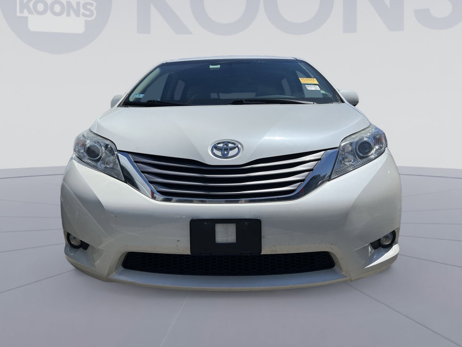 Used 2015 Toyota Sienna XLE w/ XLE Navigation Package AWD/4WD image 2