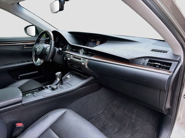 Used 2016 Lexus ES 350 w/ Premium Package w/Wood Trim FWD image 13