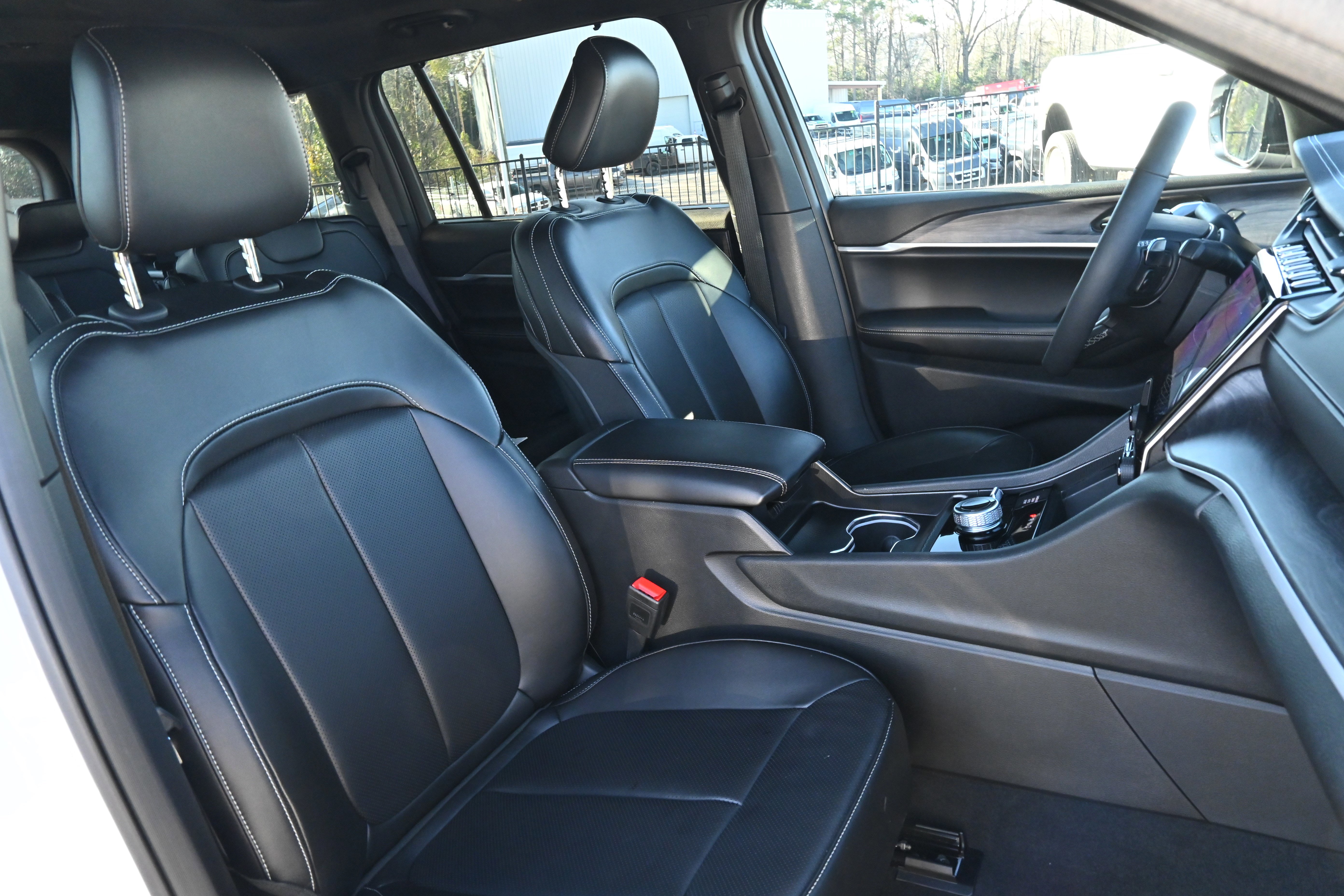 Used 2025 Jeep Grand Cherokee L Limited w/ Luxury Tech Group II image 19