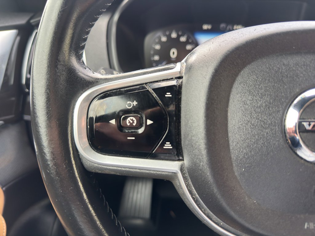 Used 2018 Volvo XC90 T6 Momentum w/ Convenience Package image 10