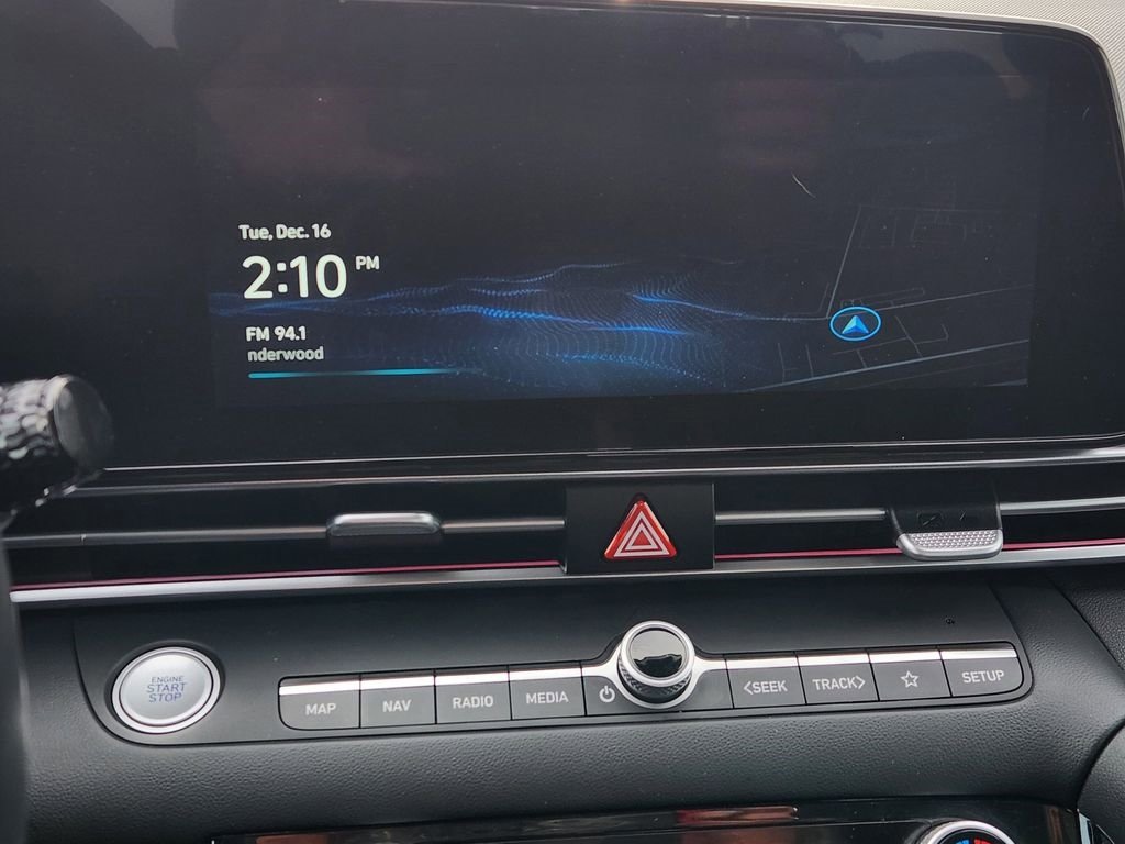 Used 2024 Hyundai Elantra Limited image 17