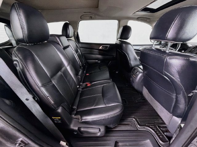 Used 2018 Nissan Pathfinder SL AWD/4WD image 28