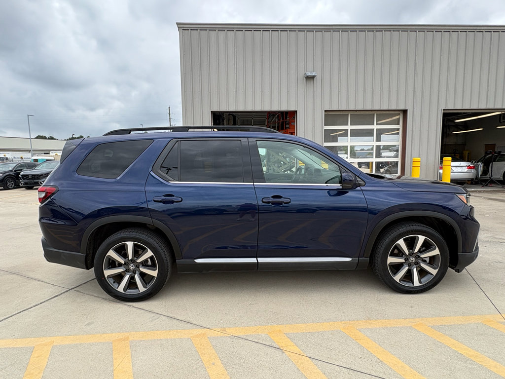 Certified 2023 Honda Pilot Touring image 9