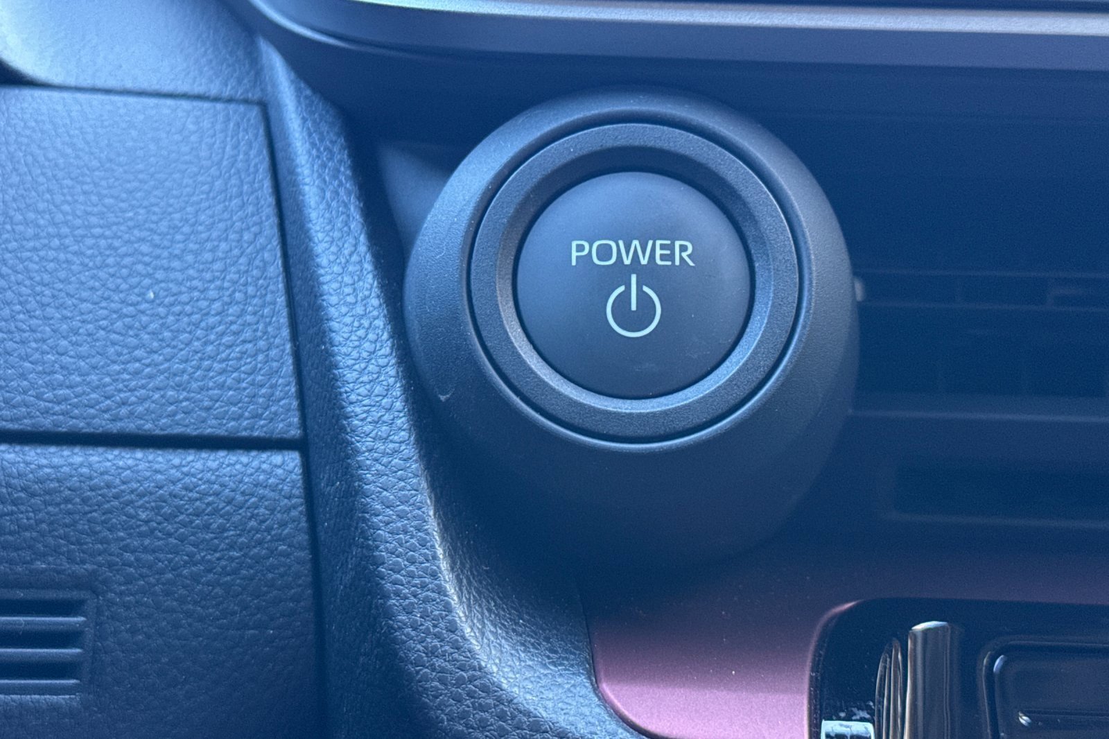 Certified 2025 Toyota Prius SE image 27