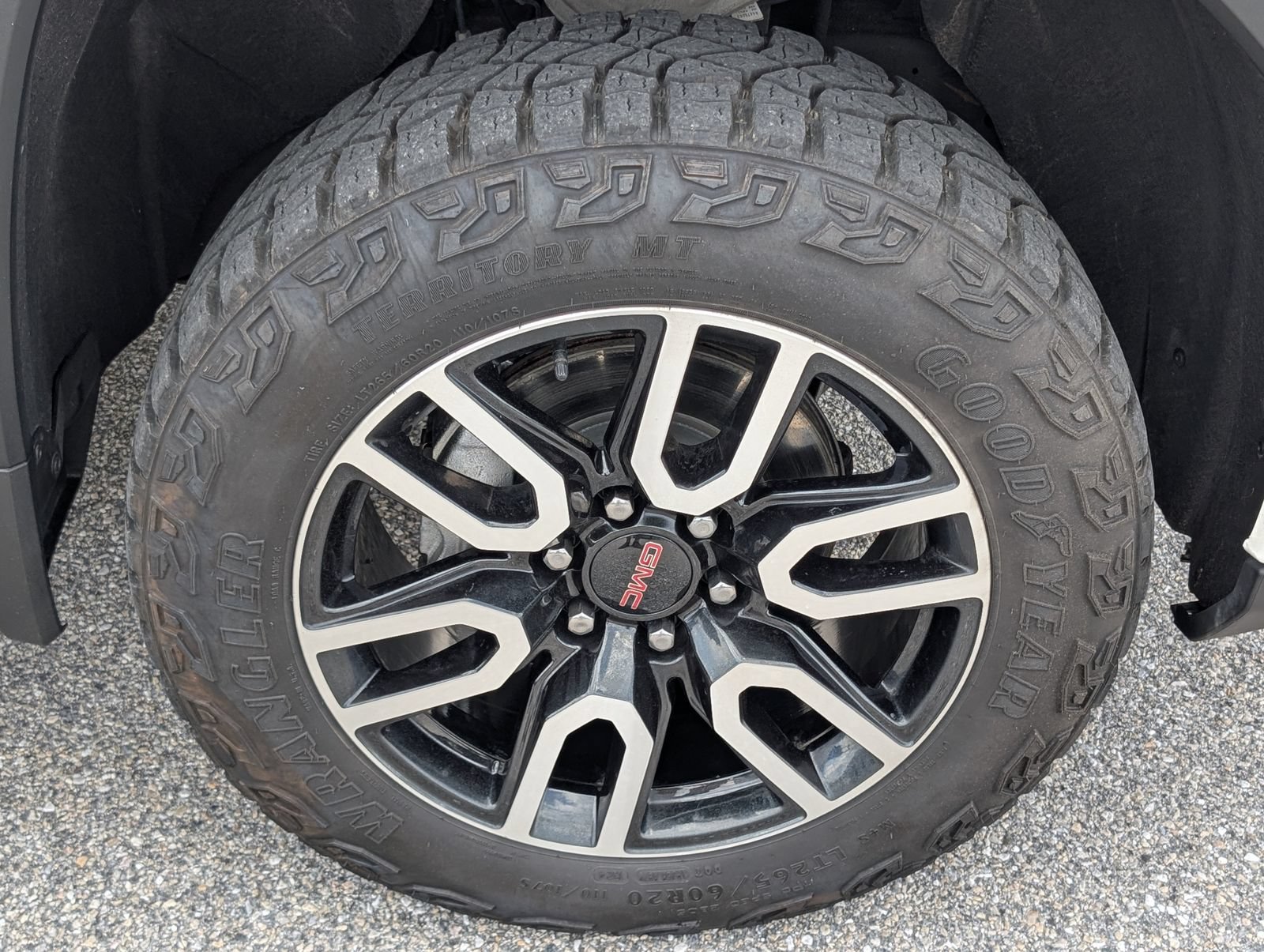 Used 2024 GMC Sierra 1500 AT4 w/ Technology Package AWD/4WD image 11